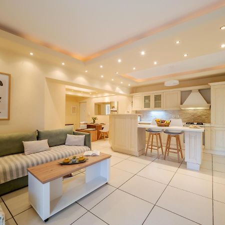 Aura Elegant Apartment Near Garitsa Bay Analipsis  Exterior photo