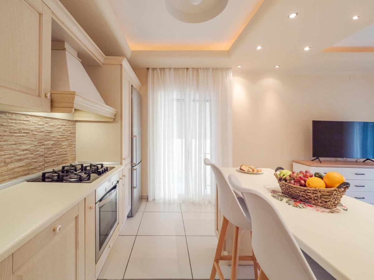 Aura Elegant Apartment Near Garitsa Bay Analipsis  Exterior photo