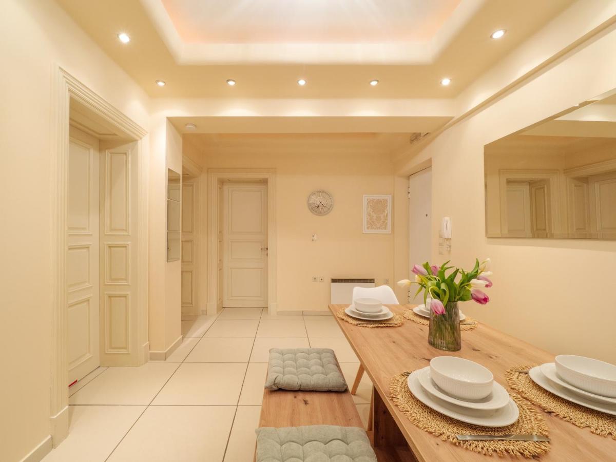 Aura Elegant Apartment Near Garitsa Bay Analipsis  Exterior photo