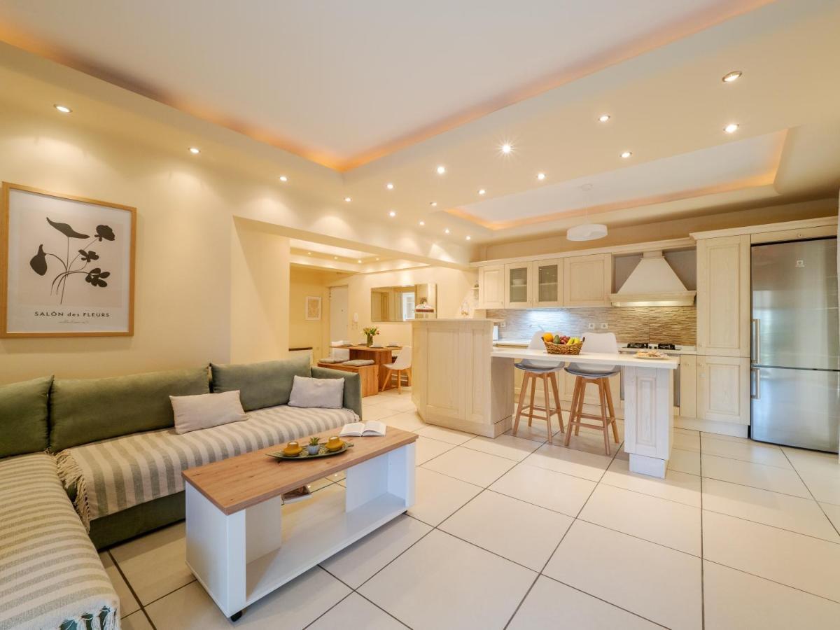 Aura Elegant Apartment Near Garitsa Bay Analipsis  Exterior photo